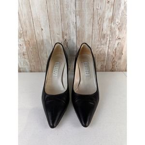 Barneys New York Womens Shoe Size 37 6.5 US‎ Black Pointed Toe Leather Pumps